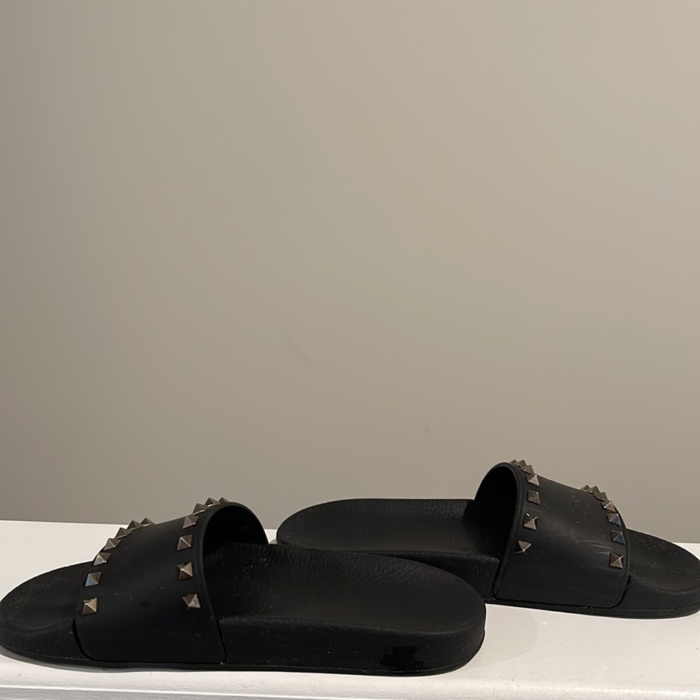 Valentino Black PVC Rockstud Pool Slides - Picture 14 of 14